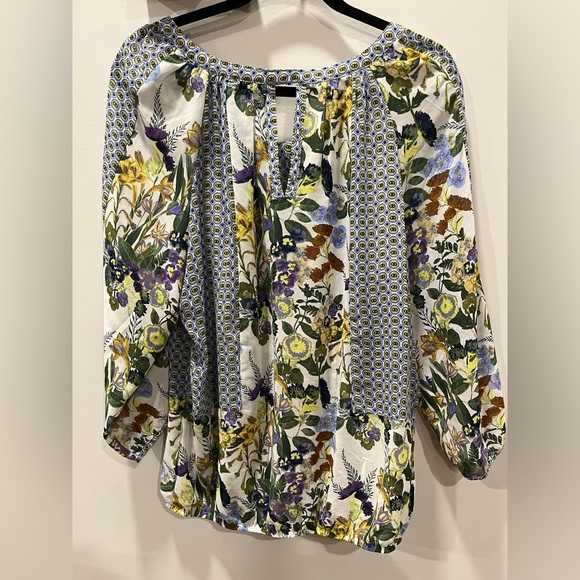 Blue & White Floral Patterned Blouse - Picture 6 of 6